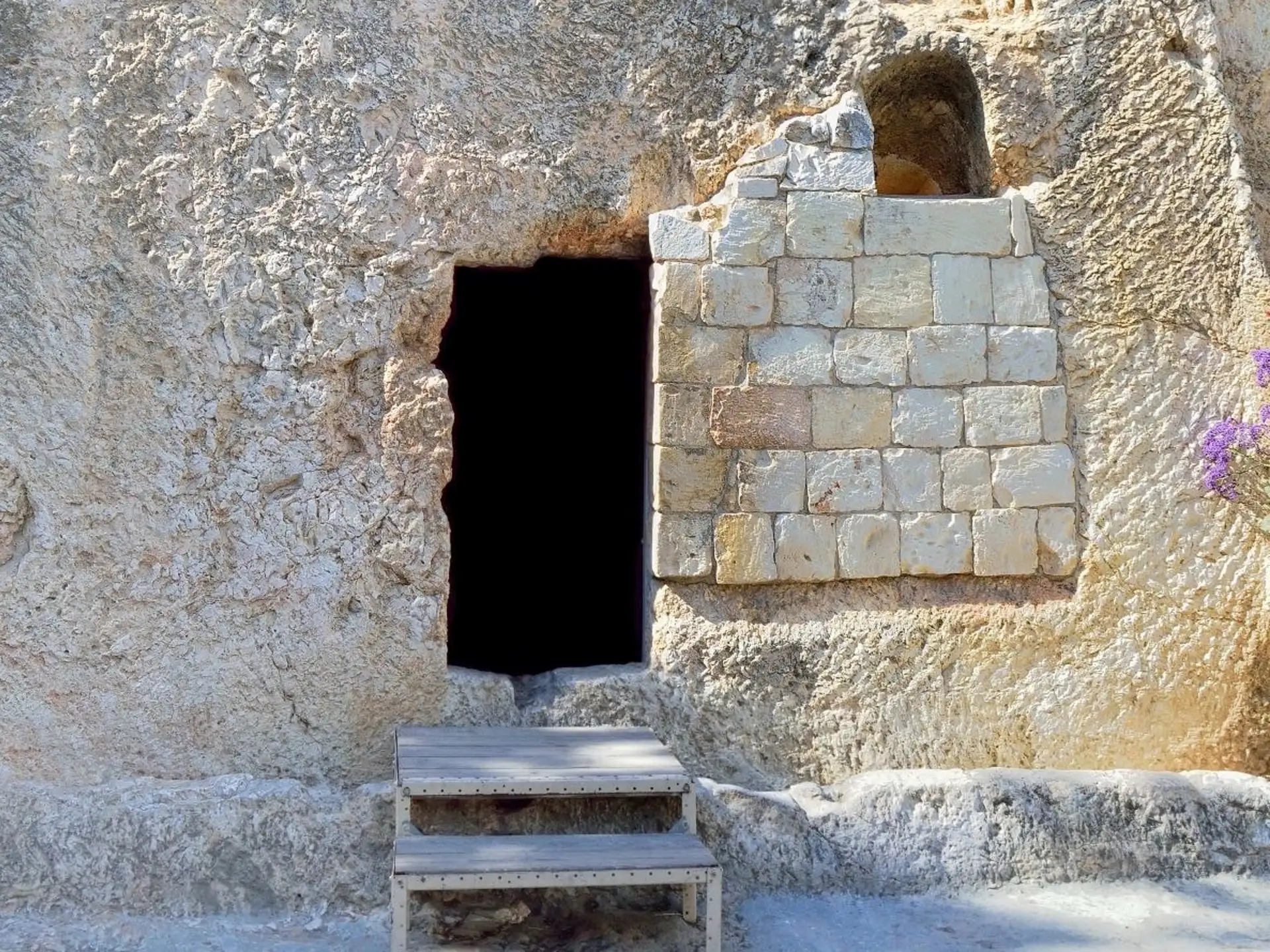Jesus body is laid in the tomb
